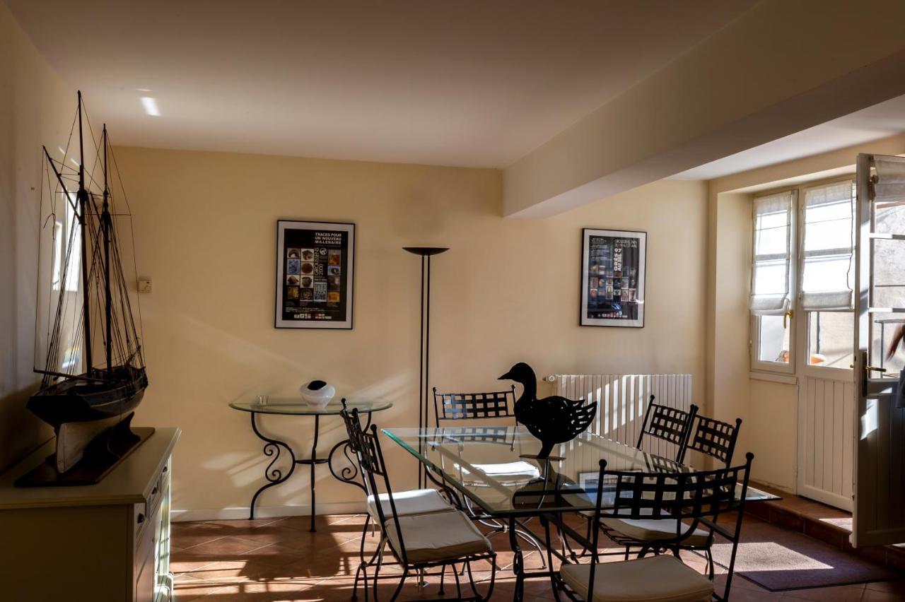 ¨Gite Du Cafe Suquet Giroussens Exterior photo